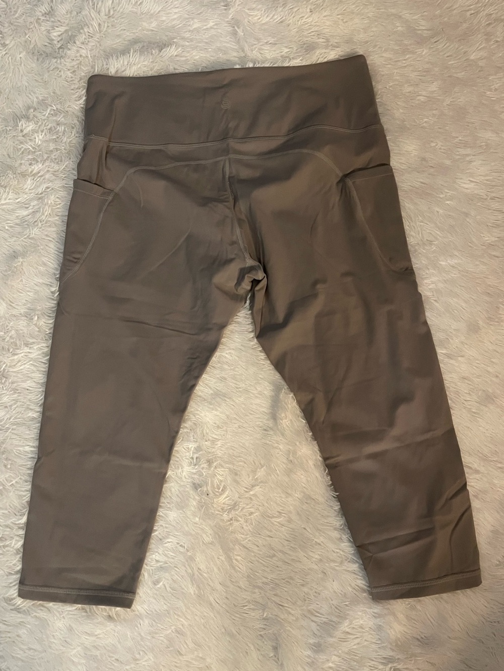 ☑️Women's Light Gray Capri Leggings with Side Pockets☑️